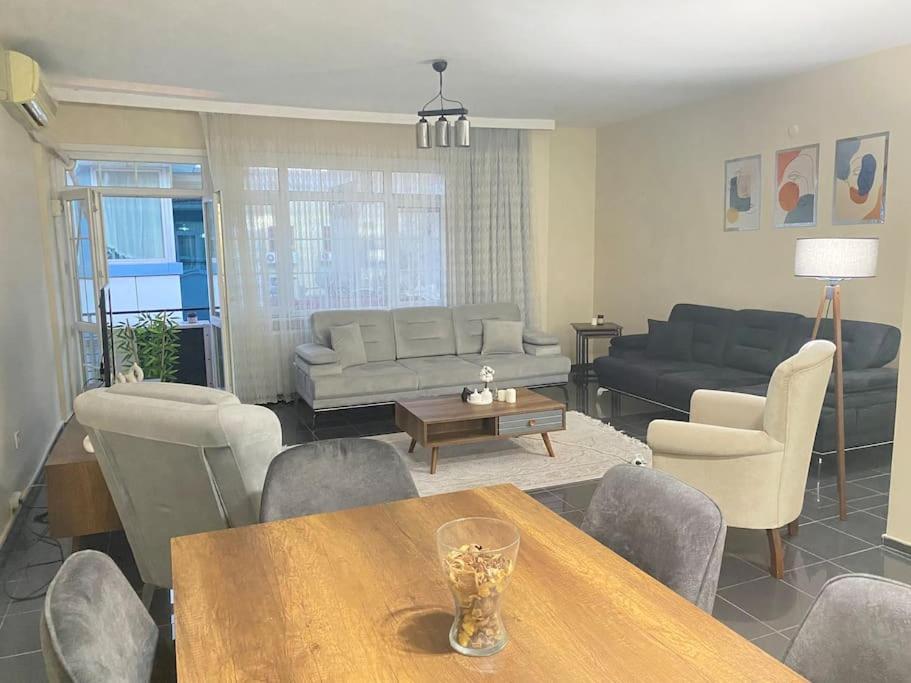 Апартаменти Comfy - Spacious Flat On The Kadikoey Seaside Стамбул Екстер'єр фото