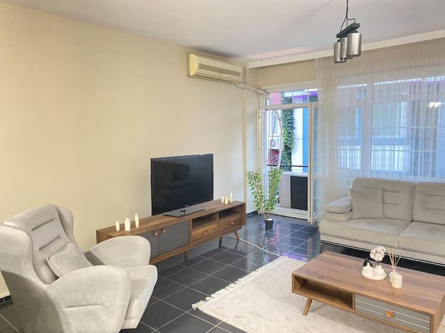 Апартаменти Comfy - Spacious Flat On The Kadikoey Seaside Стамбул Екстер'єр фото